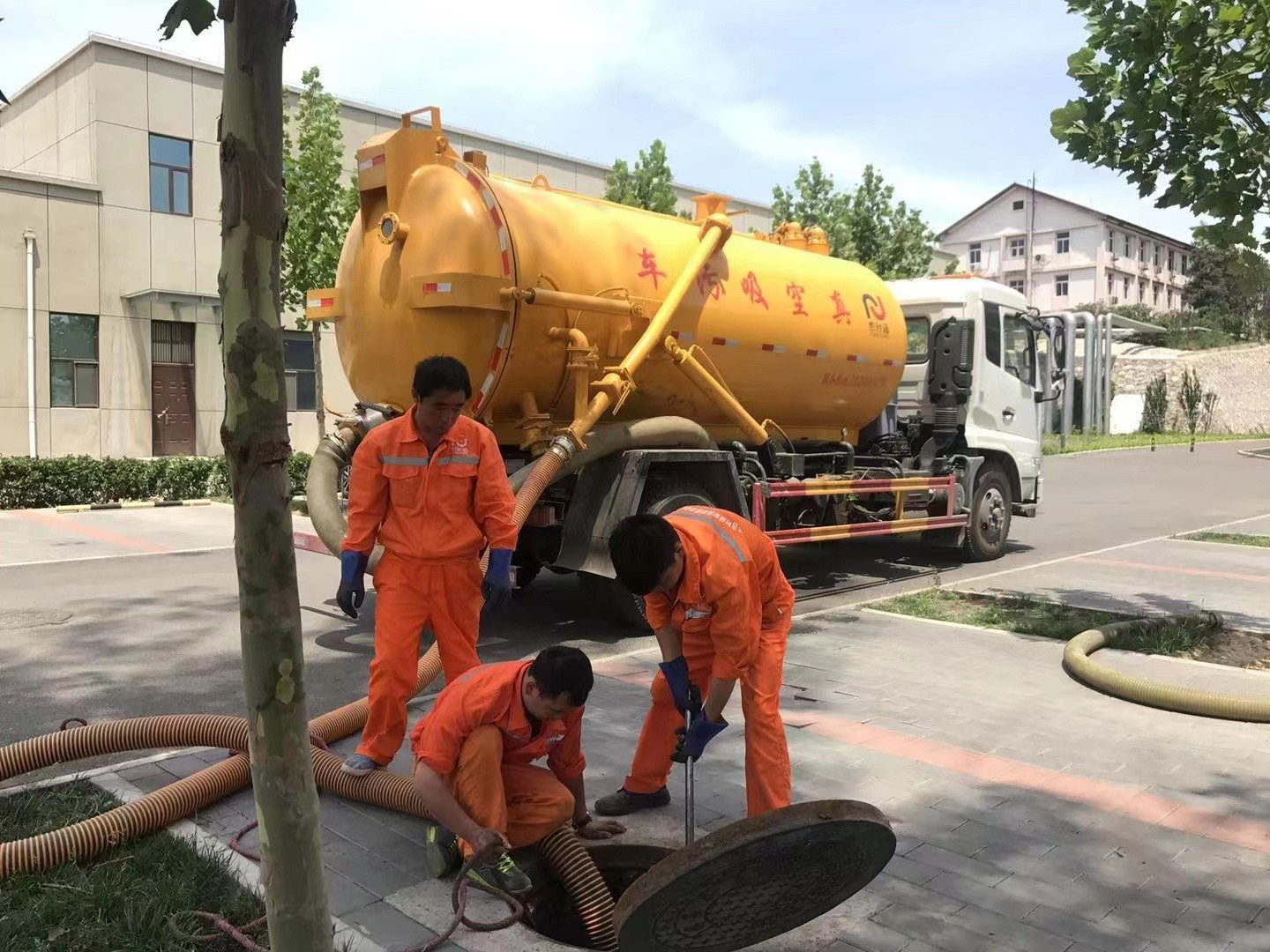 鄢陵化粪池清理与5-8吨吸粪车施工效率分析